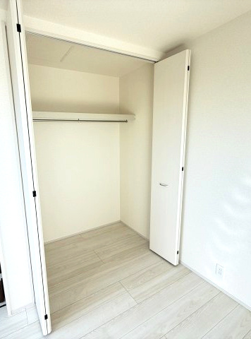 リーブルガーデンS  高崎箕郷町生原第7　2号棟の収納|２階洋室3収納です
