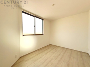 創造性や成長を促す遊びの空間を提供。学習や趣味に集中できる環境を整えます。個別のプライベートスペースは自己表現と自立心を育み、心地よい睡眠環境を整えリラックスできる場所を提供。