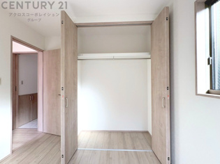 衣類やアクセサリー、小物類の収納が便利で整理整頓がしやすく、部屋の美観を保ちつつ、スペースを最大限に活用できます。衣服のしわやダメージを防ぎ、長持ちさせることができます。