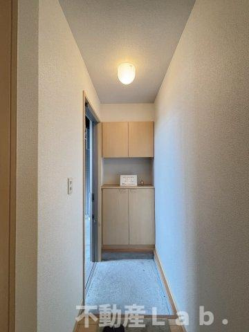 メゾンスリーゼⅢの玄関|※反転タイプのお写真です。