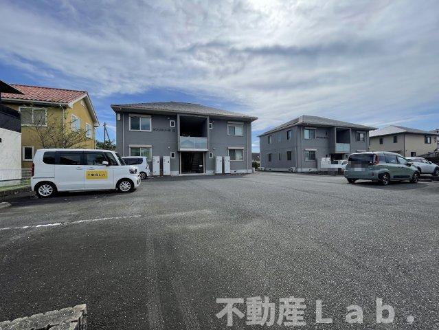 メゾンスリーゼⅢの駐車場