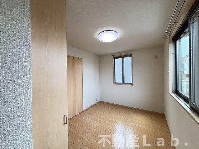 メゾンスリーゼⅢの駐車場