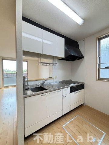 メゾンスリーゼⅢのキッチン|※反転タイプのお写真です。