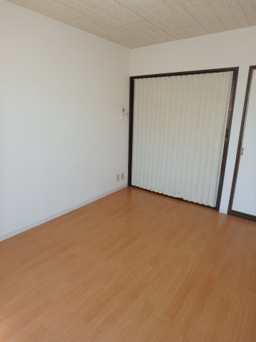 クレセントハウスの洋室|居住中の為、同タイプのお部屋です。