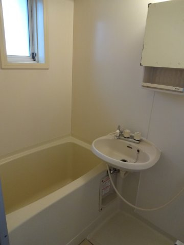 クレセントハウスの浴室|居住中の為、同タイプのお部屋です。