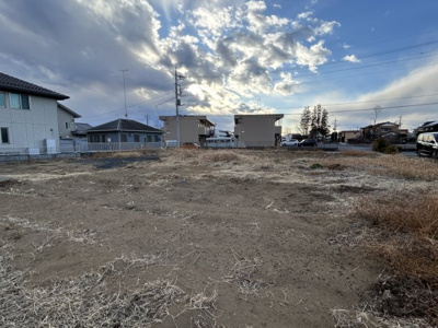 【前面道路含む現地写真】 | 【高萩町第3期　現地外観】
※令和8年1月時点