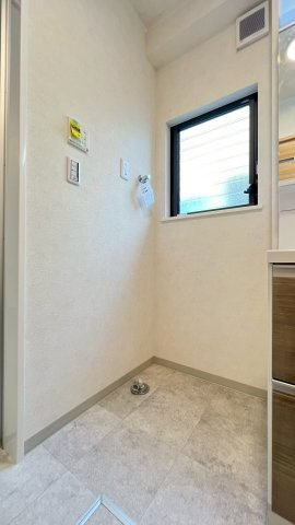 西宮市名塩さくら台４丁目の中古一戸建のランドリースペース|ランドリーバルコニー