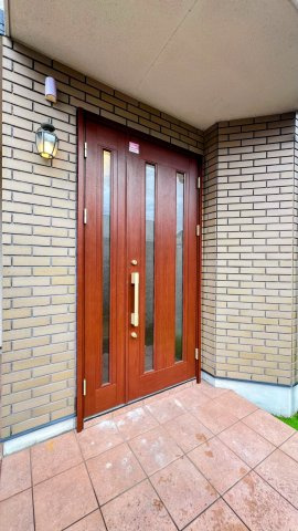 西宮市名塩さくら台４丁目の中古一戸建の玄関|玄関扉