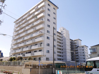 【外観】 | 穏やかな風と陽光を導き、プライバシーに配慮された設計プランを採用し、居住性を一段と心地よいものにしています。