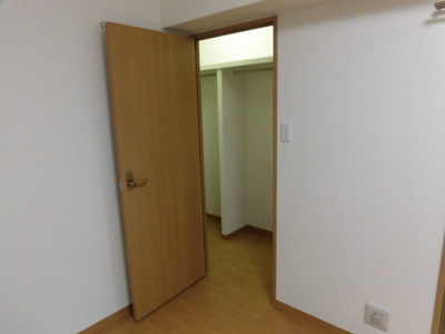 【収納】 | アネシス新大阪 | たっぷり入るウォークインクローゼットです