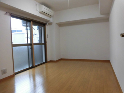 【居間・リビング】 | アネシス新大阪 | フローリングのお部屋です