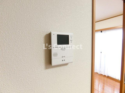 【セキュリティ】 | メゾンドゥラフィーネ | 突然の来客時もＴＶモニターホンでしっかり確認。