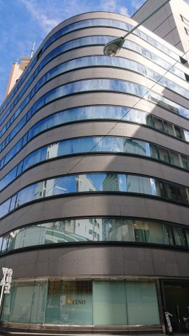 東貨ビルの外観