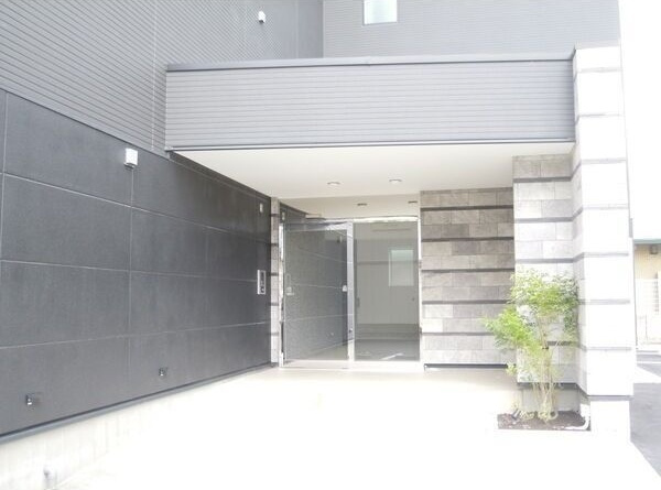 RⅦ(アールセブン)のエントランス