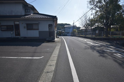 【前面道路含む現地写真】 | 御陵下町字本城 戸建