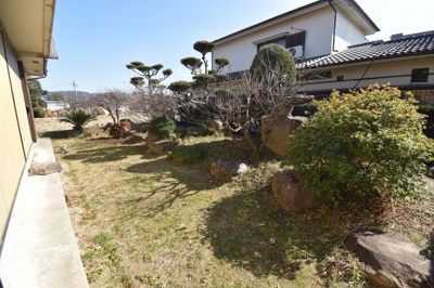 【庭】 | 御陵下町字本城 戸建