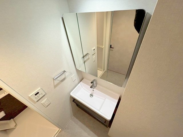 プレサンス東淀川駅前プローシェの独立洗面台