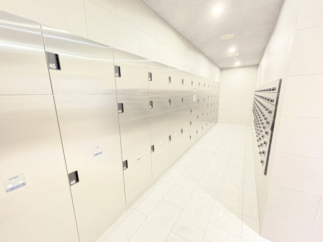 プレサンス東淀川駅前プローシェの駐車場