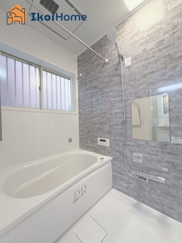 神戸市西区長畑町　中古戸建の浴室|【ホームページに現地動画掲載中】●年中無休：当日予約可●浴室暖房乾燥機が付いています。