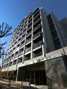 【外観】 | ザ・パークハビオ高円寺レジデンス | 鉄筋コンクリート造のがっちりとした建物。