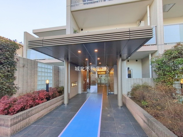 D‘クラディア井荻北のエントランス