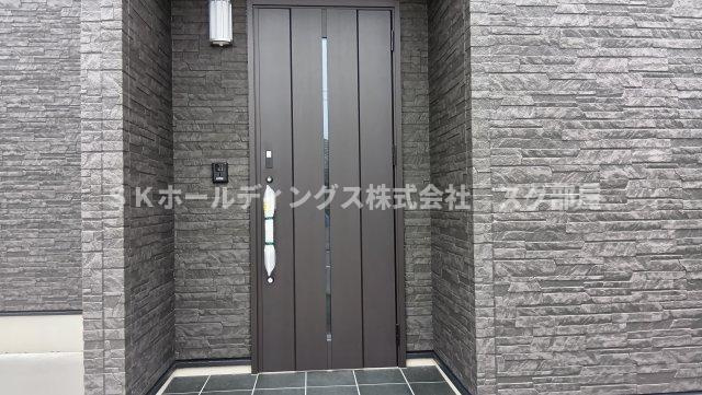 厚中町貸家A号の玄関