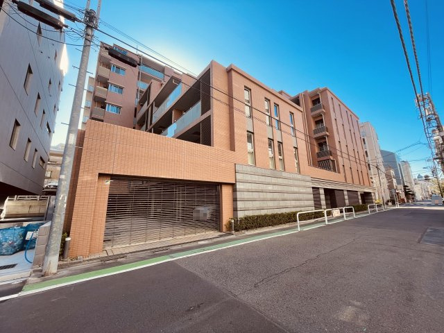 プレミスト神楽坂の駐車場