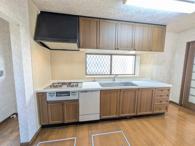 八王子市　城山手　中古戸建てのキッチン|～キッチン約5.6帖～