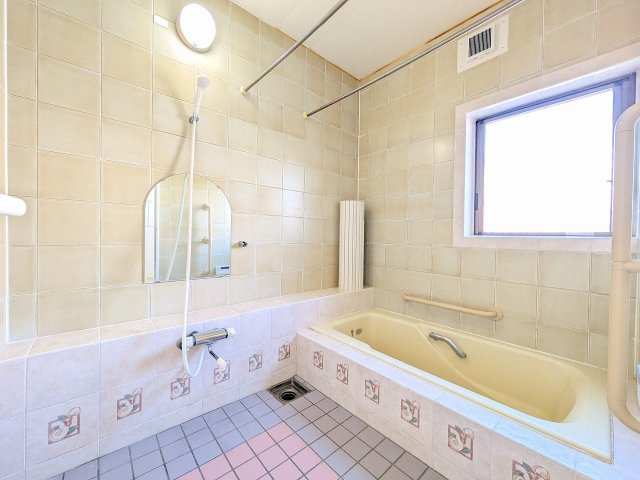 八王子市　城山手　中古戸建ての浴室|～のびのびくつろげるバスルーム　１日の締めくくりに癒やしのバスタイムを～