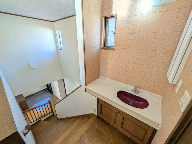 八王子市　城山手　中古戸建ての内装|～2階にセカンド洗面台があります～
