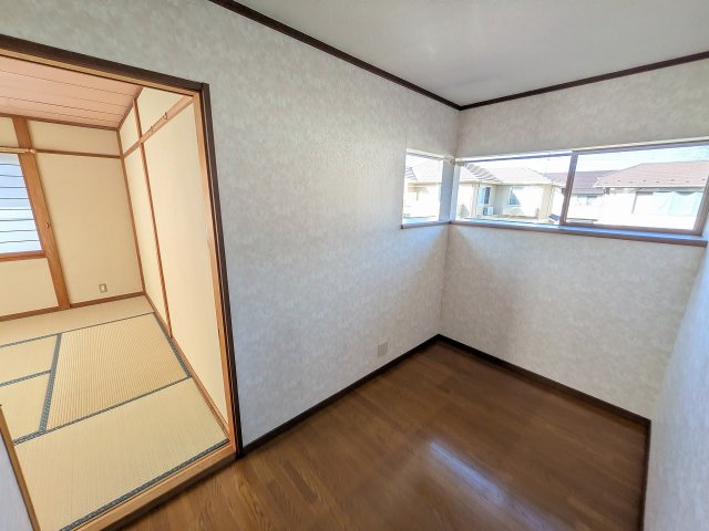 八王子市　城山手　中古戸建ての洋室|～2階3.5帖の書斎です～