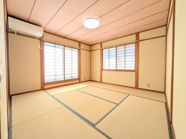 八王子市　城山手　中古戸建ての寝室|～2階8.0帖の和室です～