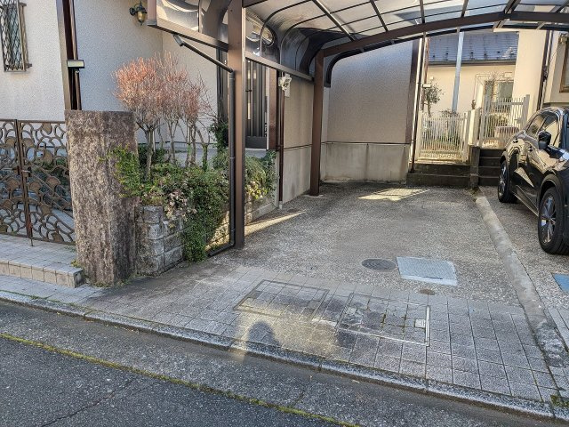 八王子市　城山手　中古戸建ての駐車場|～駐車場にはカーポート付き～