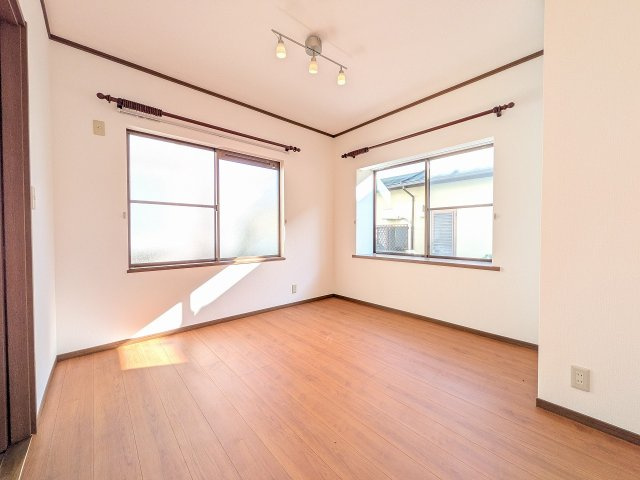 八王子市　城山手　中古戸建ての居間・リビング|～13.6帖のリビングダイニング～