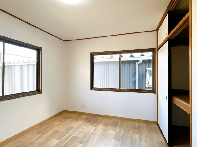 リフォーム中古戸建　不破郡垂井町表佐　昭和59年築の洋室