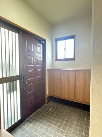 リフォーム中古戸建　不破郡垂井町表佐　昭和59年築の玄関