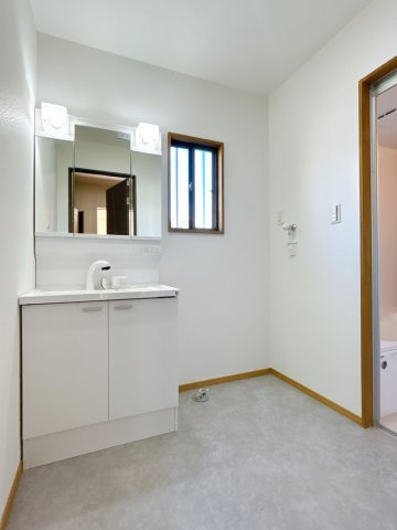 リフォーム中古戸建　不破郡垂井町表佐　昭和59年築の独立洗面台