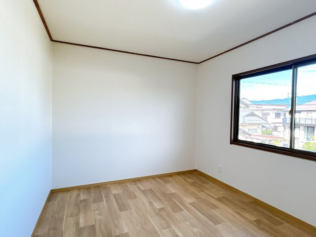 リフォーム中古戸建　不破郡垂井町表佐　昭和59年築の洋室