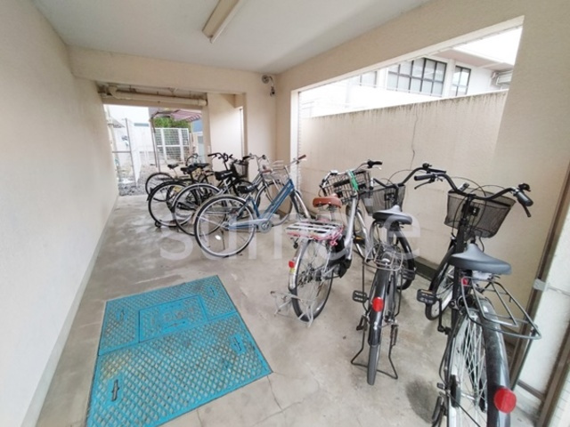 ウィンベルソロ北浦和第7のその他共用部分|屋根付き駐輪場です。