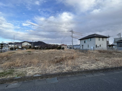 【前面道路含む現地写真】 | 【高萩町第3期　現地外観】
※令和8年1月時点