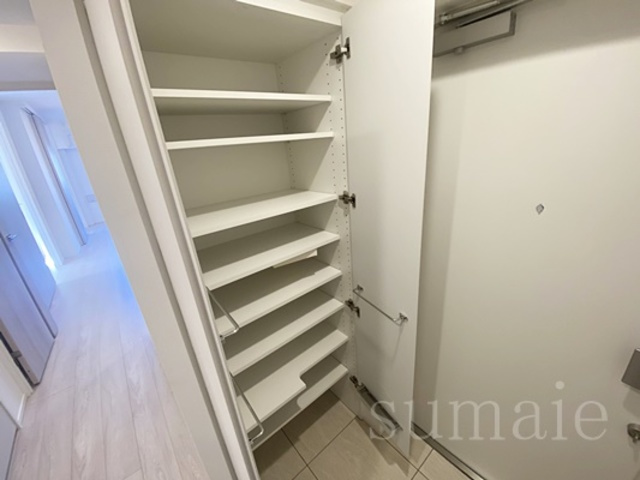 アジールコート山手動坂の玄関|シューズボックス付き！