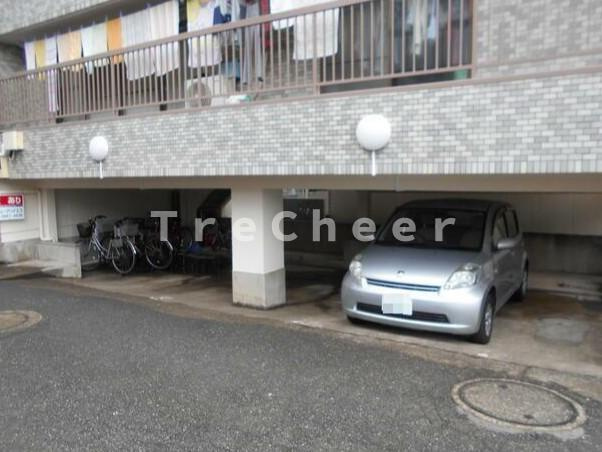 メゾン成増の駐車場