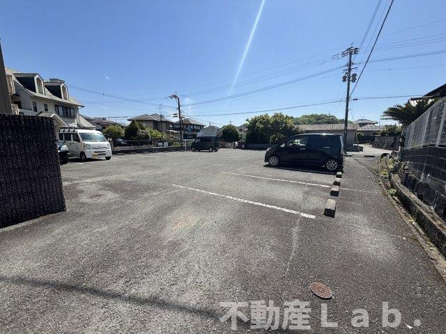 ノーズヴィラ一番館の駐車場