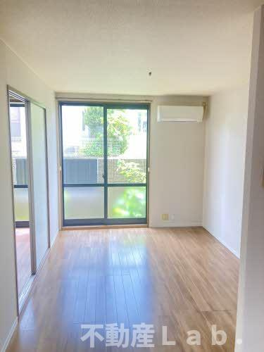 ノーズヴィラ一番館の居間・リビング