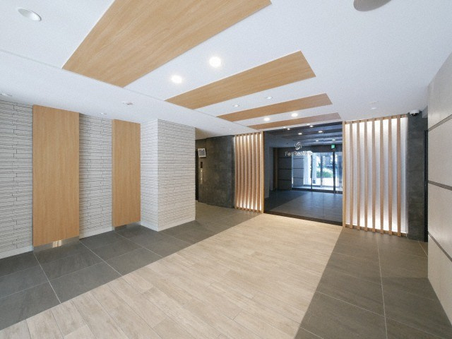 フォーリアライズ阿波座ウェストのロビー