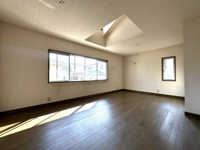 神戸市西区桜が丘東町5丁目戸建の洋室