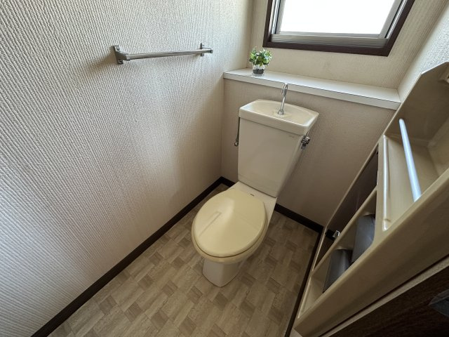 神戸市西区桜が丘東町5丁目戸建のトイレ