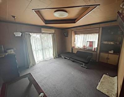 【洋室】 | 大津市伊香立下龍華町584-133　中古戸建 | 天井電気部分が1段下がっており開放感があり、お部屋を広く感じることができます。