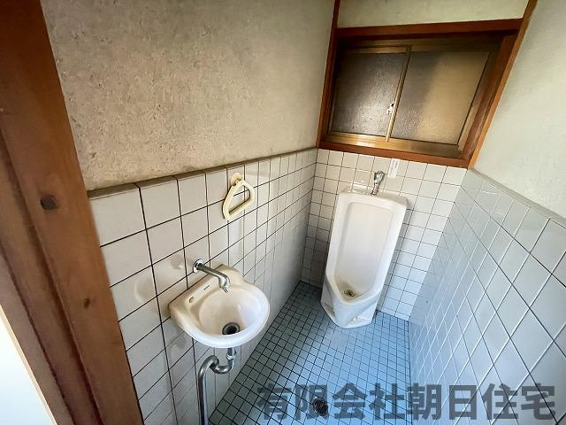 【トイレ】 | 安来市宇賀荘町中古戸建 | 落ち着いた色調のトイレです