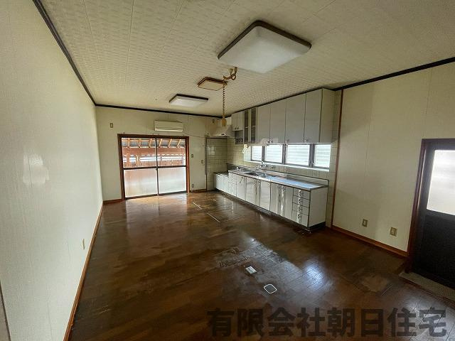 【居間・リビング】 | 安来市宇賀荘町中古戸建 | 使いやすい居間です